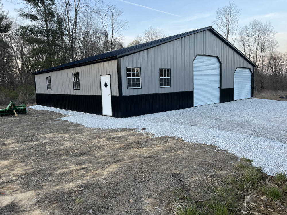 Large Garage / Workshop